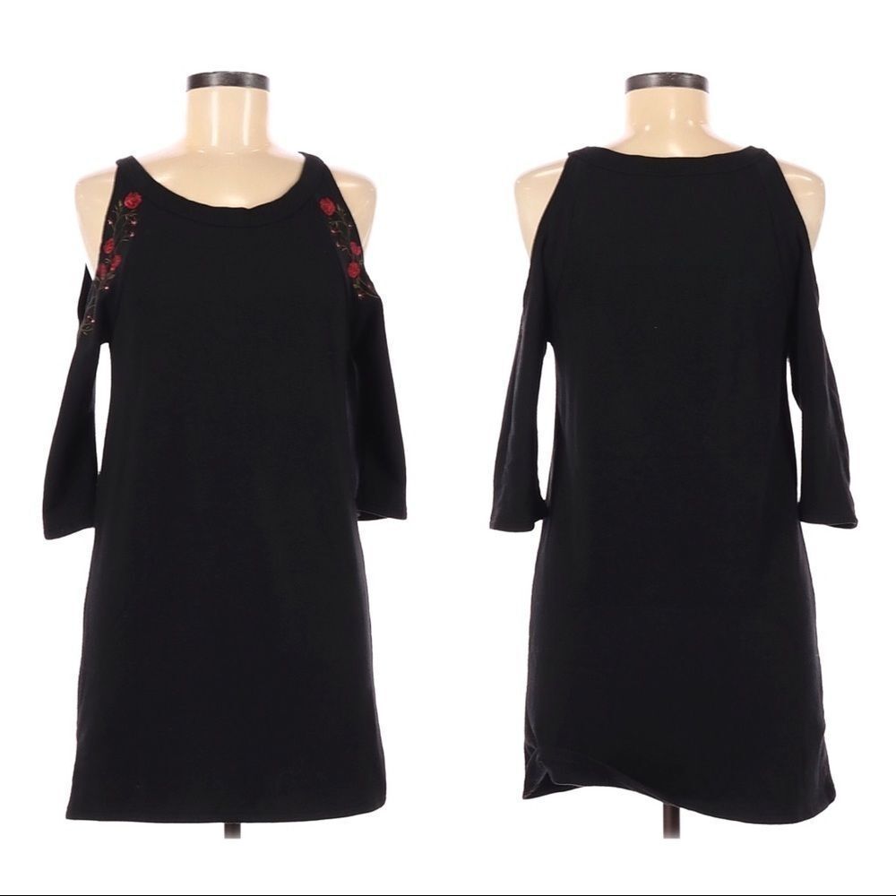 Franchesca’s Alya cold shoulder sweater dress size XS 